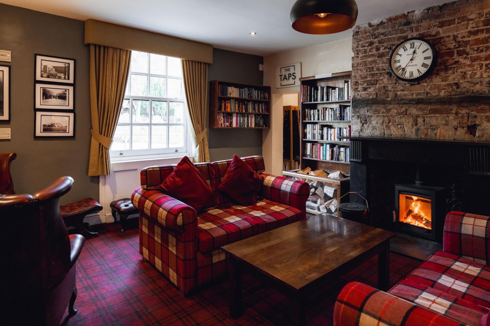 The Kirkfield Hotel Newton-le-Willows Buitenkant foto